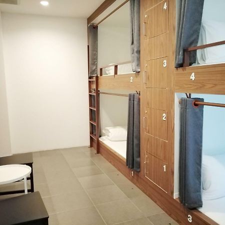 Wee Hostel Kanchanaburi Bagian luar foto