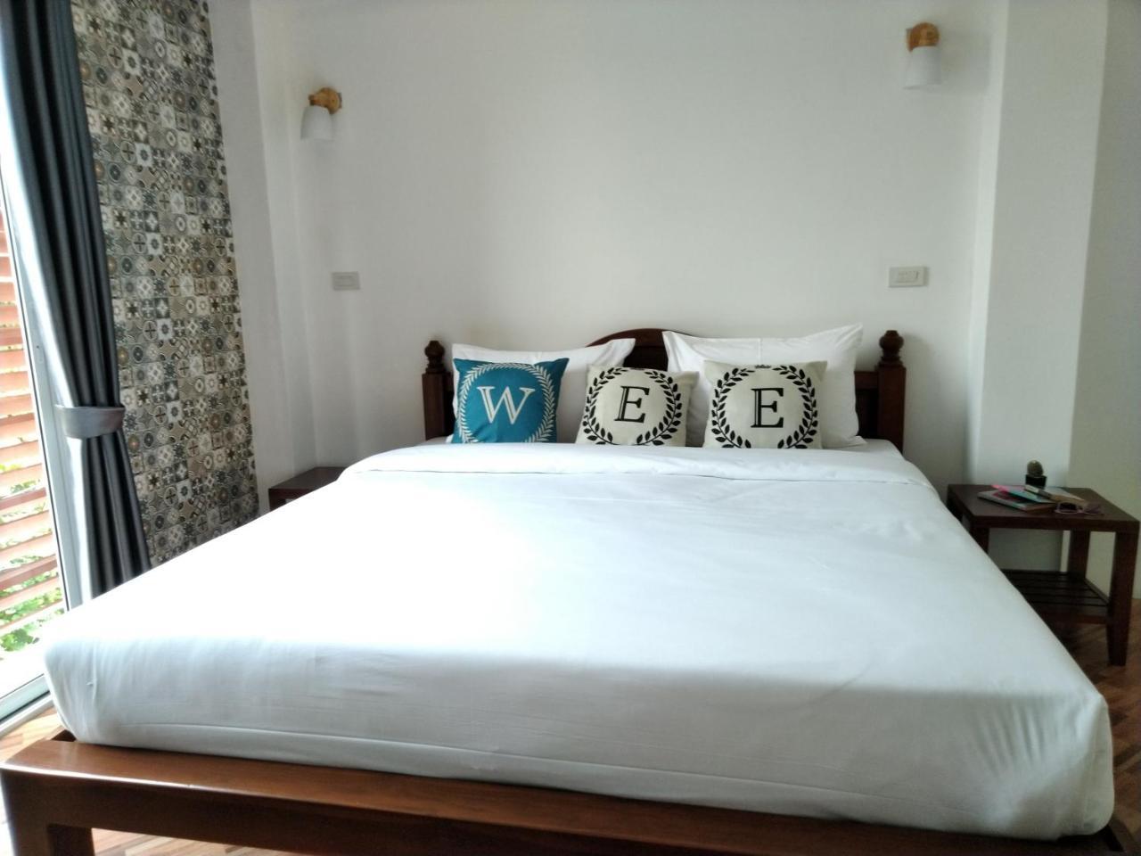 Wee Hostel Kanchanaburi Bagian luar foto