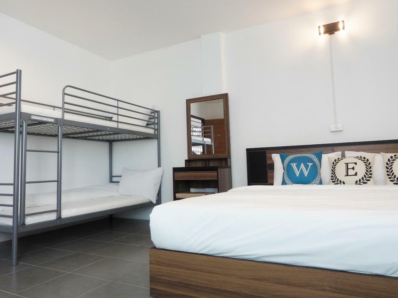 Wee Hostel Kanchanaburi Bagian luar foto