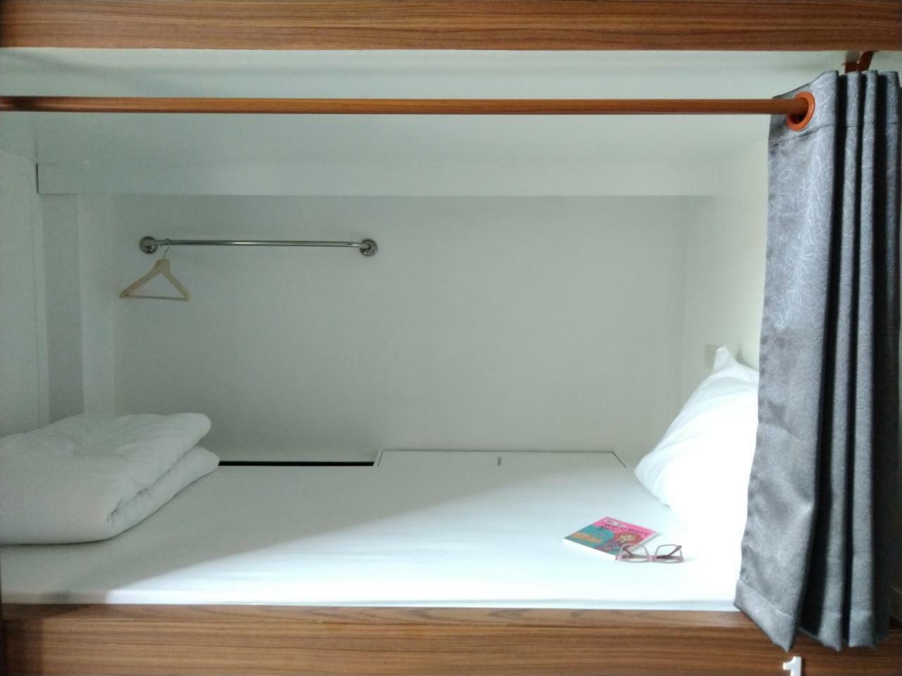 Wee Hostel Kanchanaburi Bagian luar foto