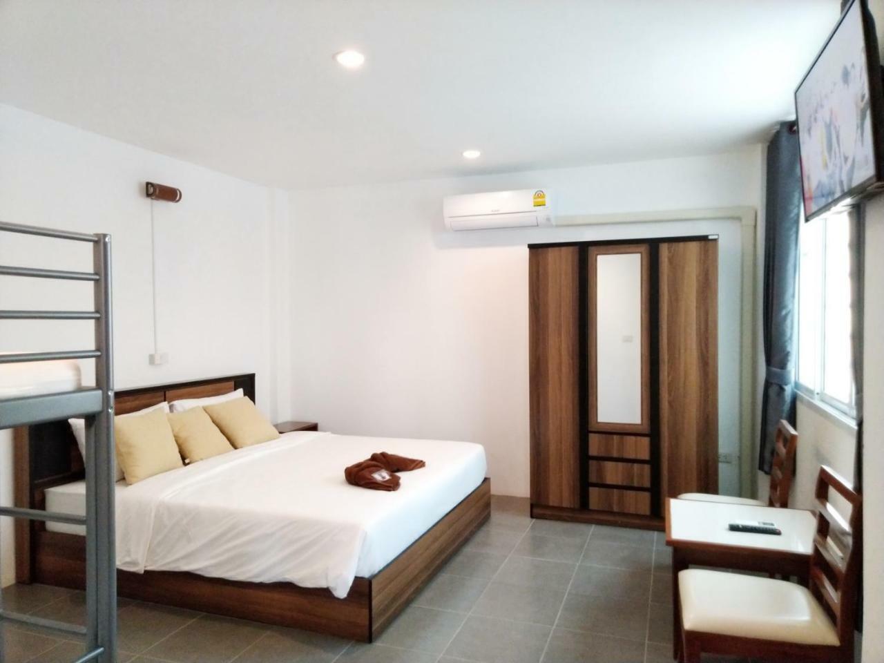 Wee Hostel Kanchanaburi Bagian luar foto