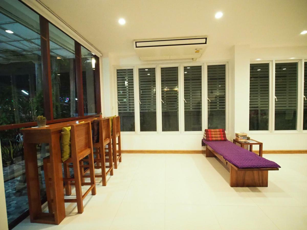 Wee Hostel Kanchanaburi Bagian luar foto
