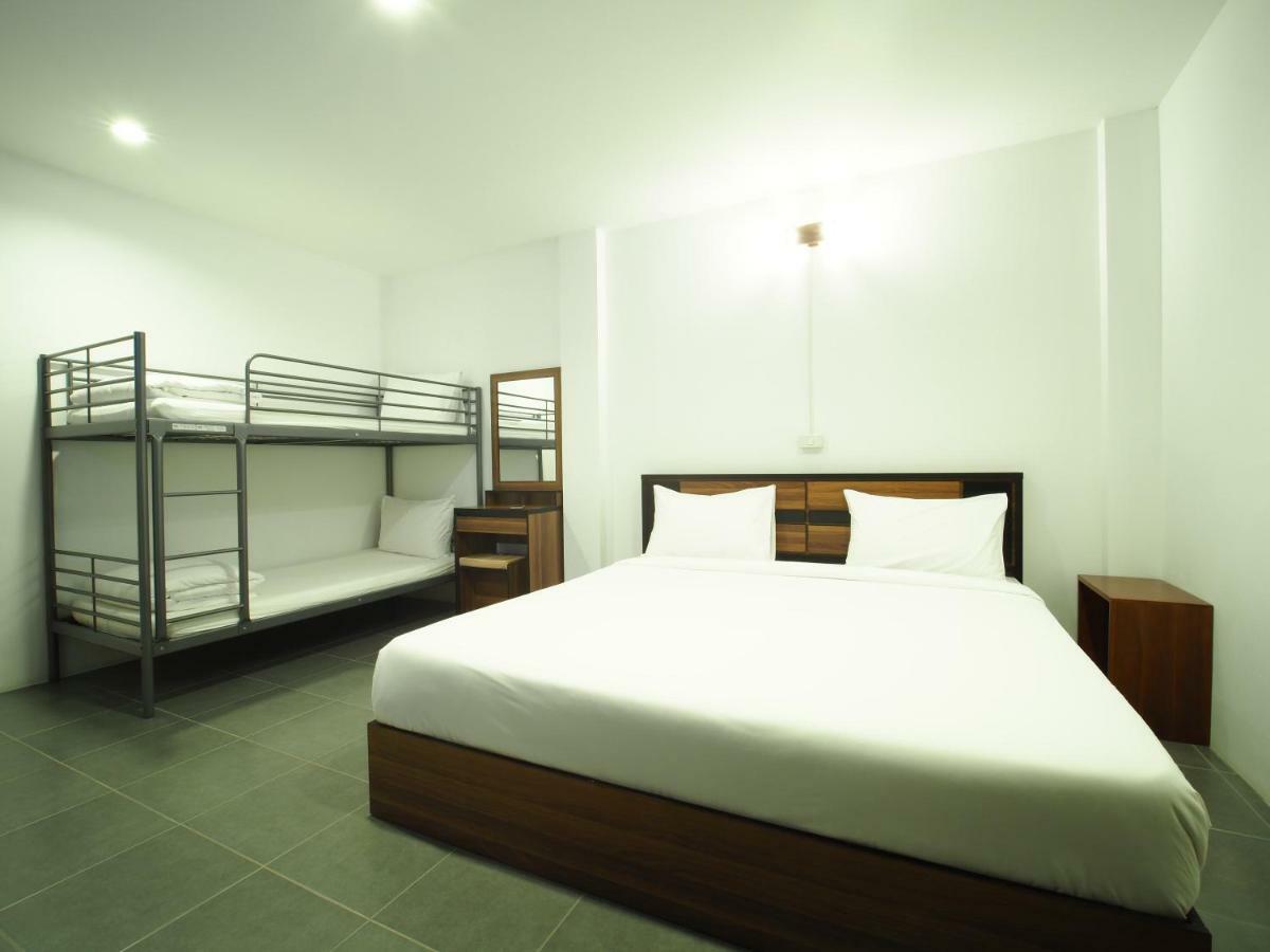 Wee Hostel Kanchanaburi Bagian luar foto
